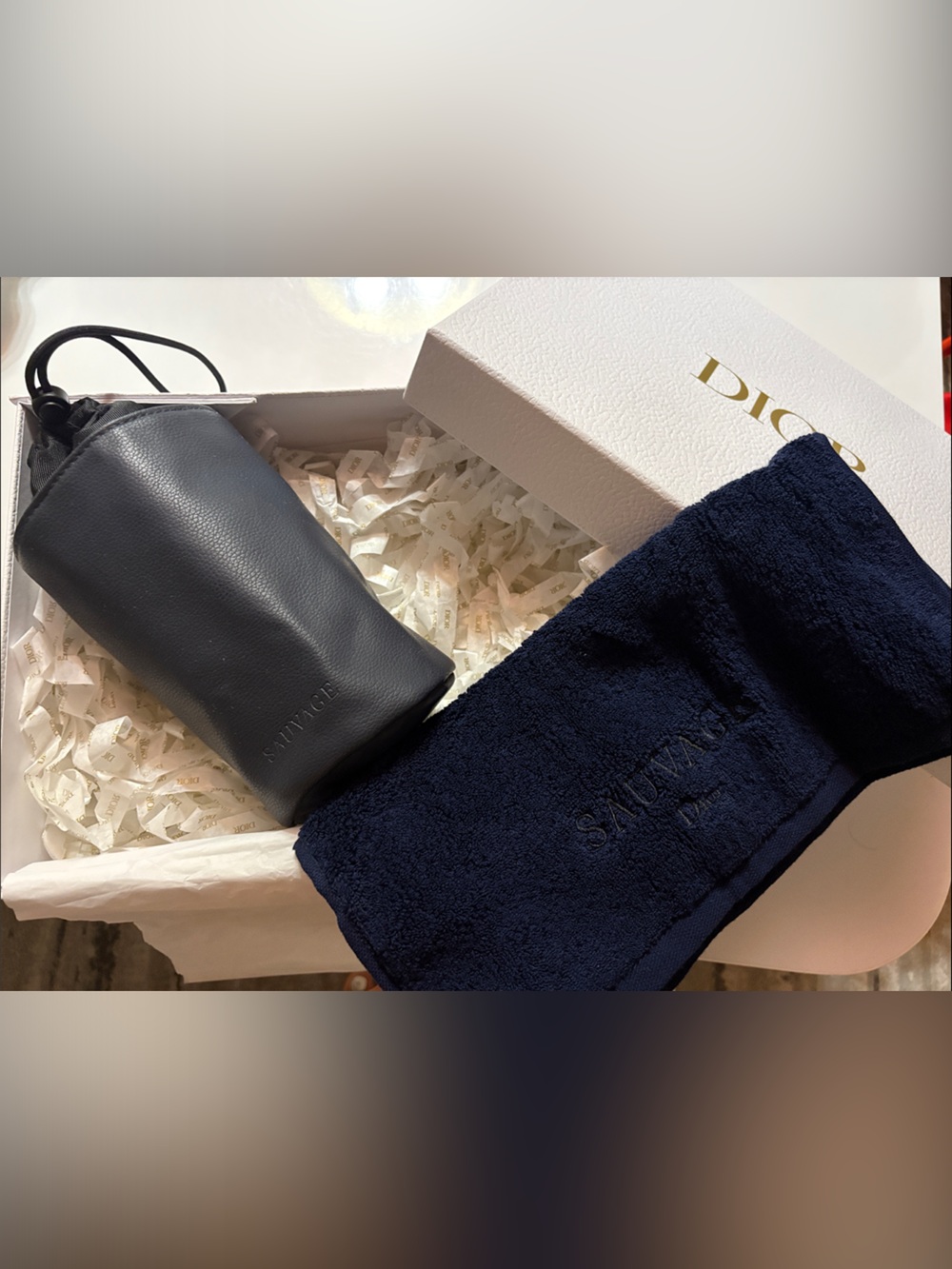 Dior Men's pouch and towel Set - Navy - Picture 2 of 4